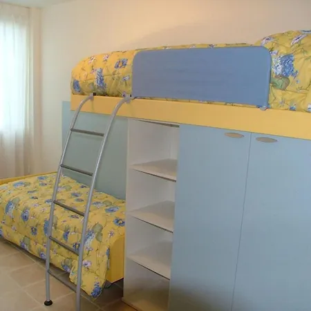 Chic Retreat For Your Holidays In Appartement Grado
