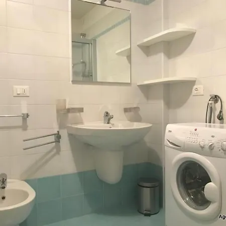 Chic Retreat For Your Holidays In Appartement Grado