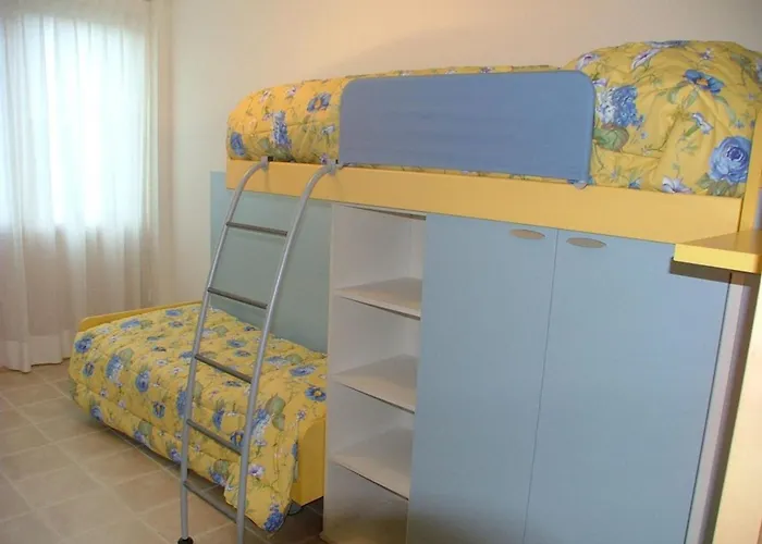 Chic Retreat For Your Holidays In Appartement Grado