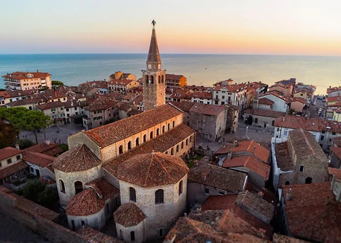 Chic Retreat For Your Holidays In 公寓 *